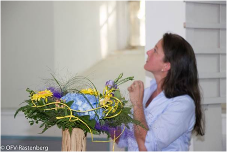 Frau Dr. Speckhardt in der Kirche in Rastenberg