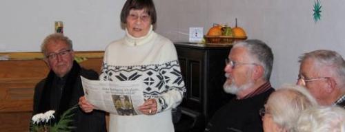 Zur Adventsfeier sprach Annemarie Coudray, Ururenkelin des Baumeisters der Rastenberger Stadtkirche, ein Grußwort. Leserfoto: Martina Bamberg Zur Adventsfeier sprach Annemarie Coudray, Ururenkelin des Baumeisters der Rastenberger Stadtkirche, ein Grußwort. Leserfoto: Martina Bamberg